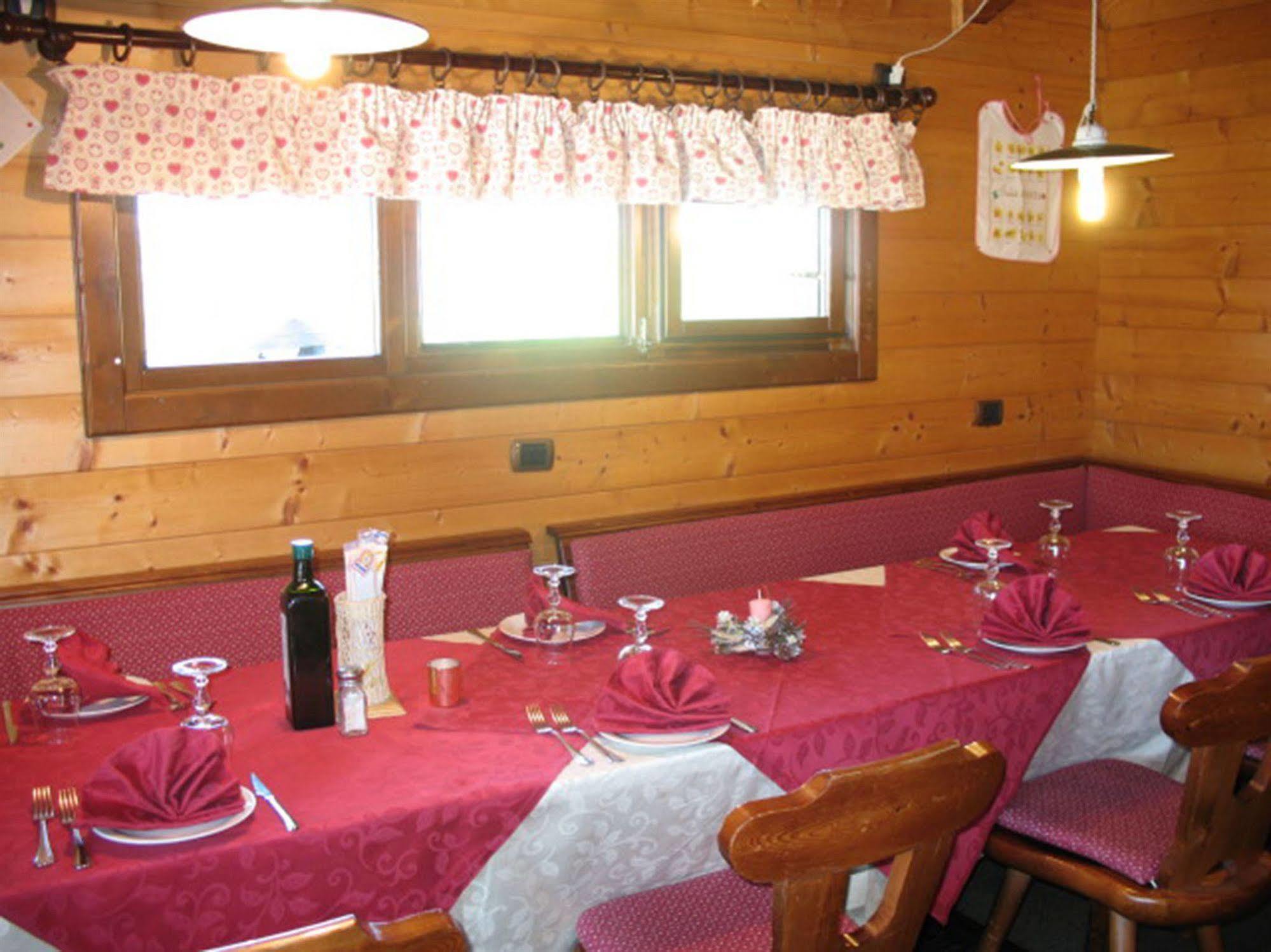 Restaurant Hotel Chalet Del Sole Oulx Eksteriør bilde